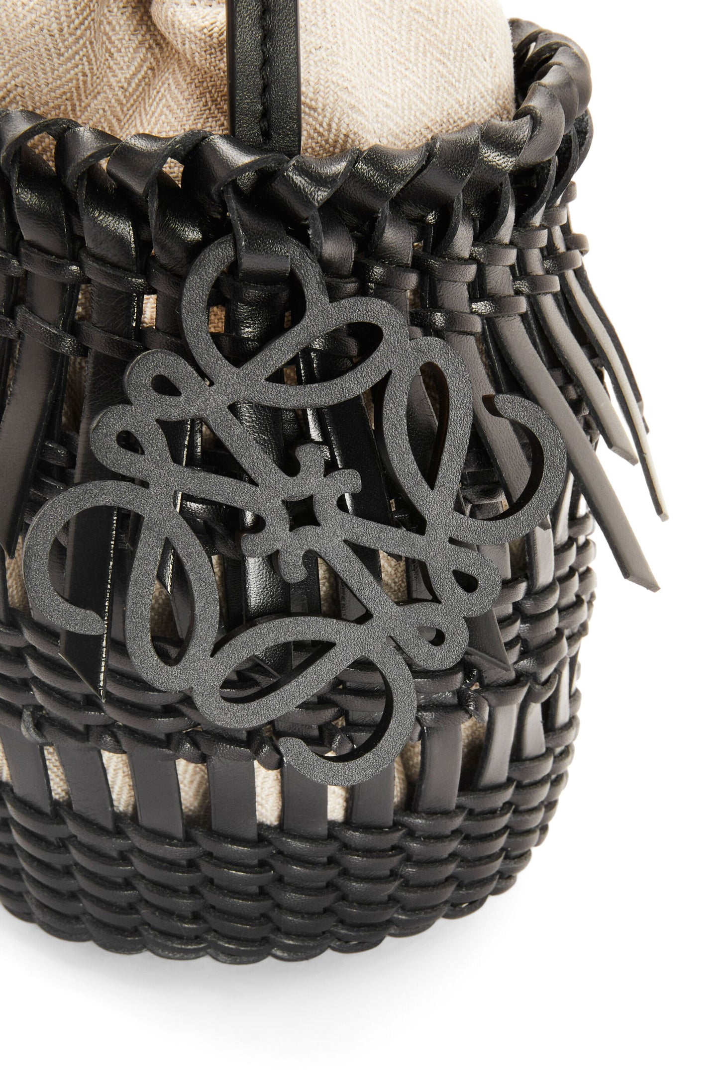 Small Fringe Bucket bag in calfskin - Hall Of Brand