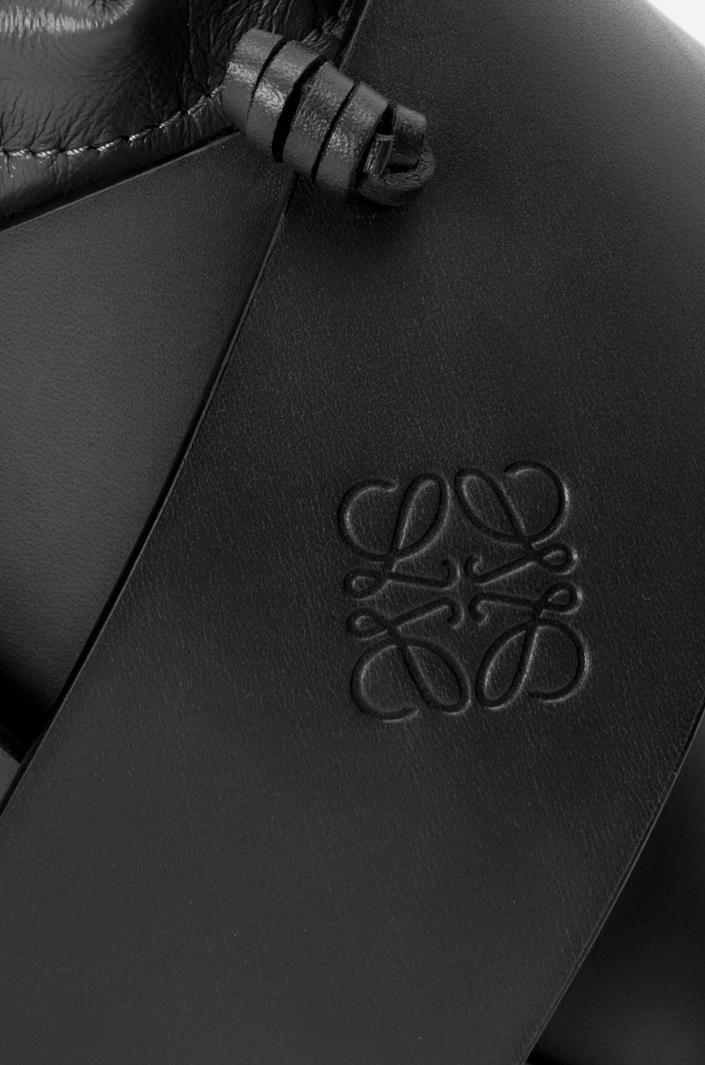 Interlaced pocket in calfskin - Hall Of Brand