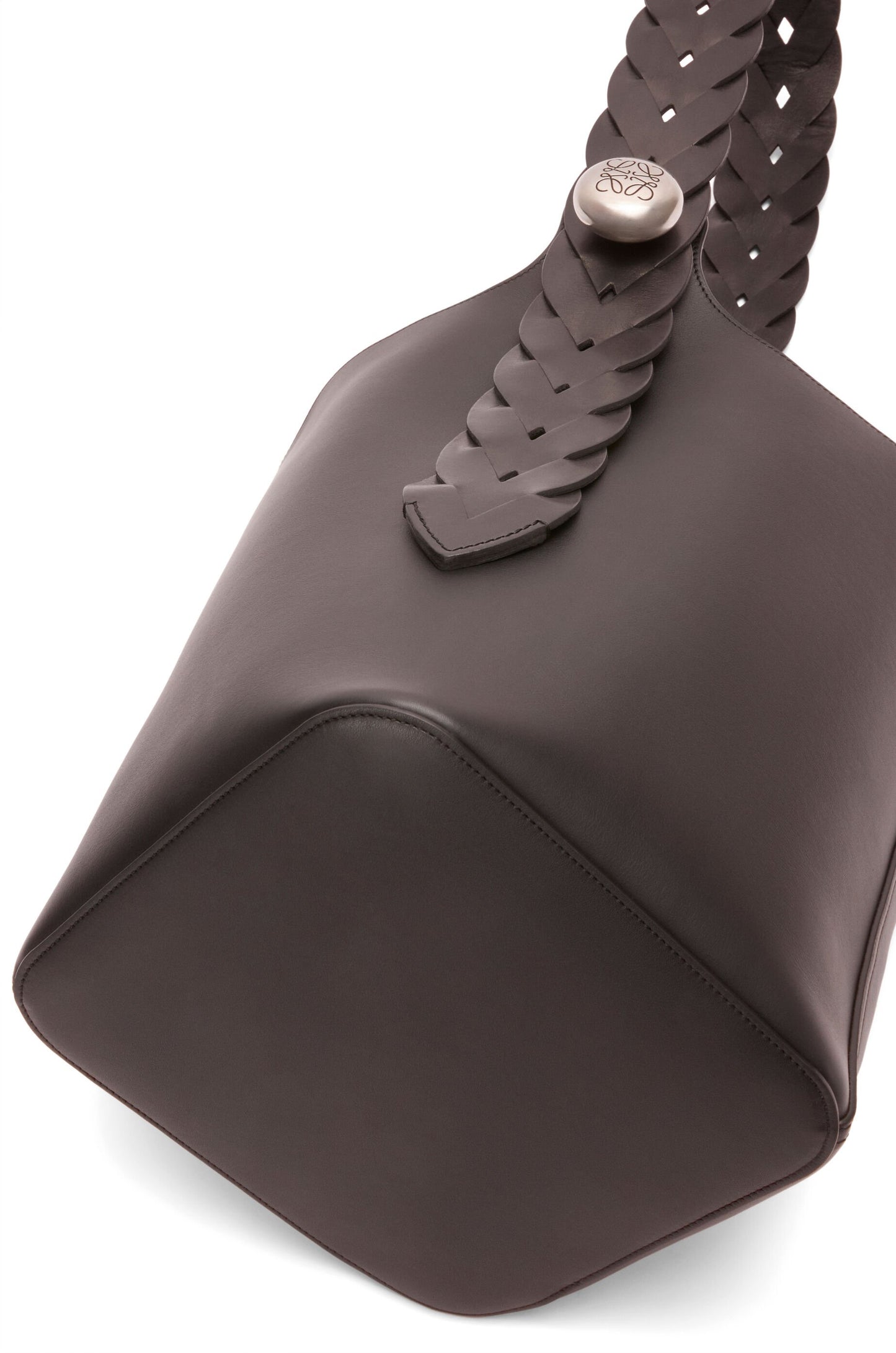 Large Pebble bucket in mellow calfskin - Hall Of Brand