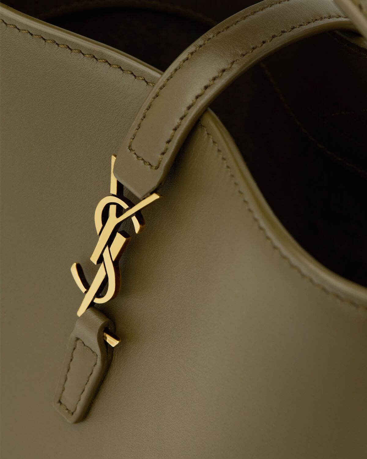 Le 37 mini in shiny leather