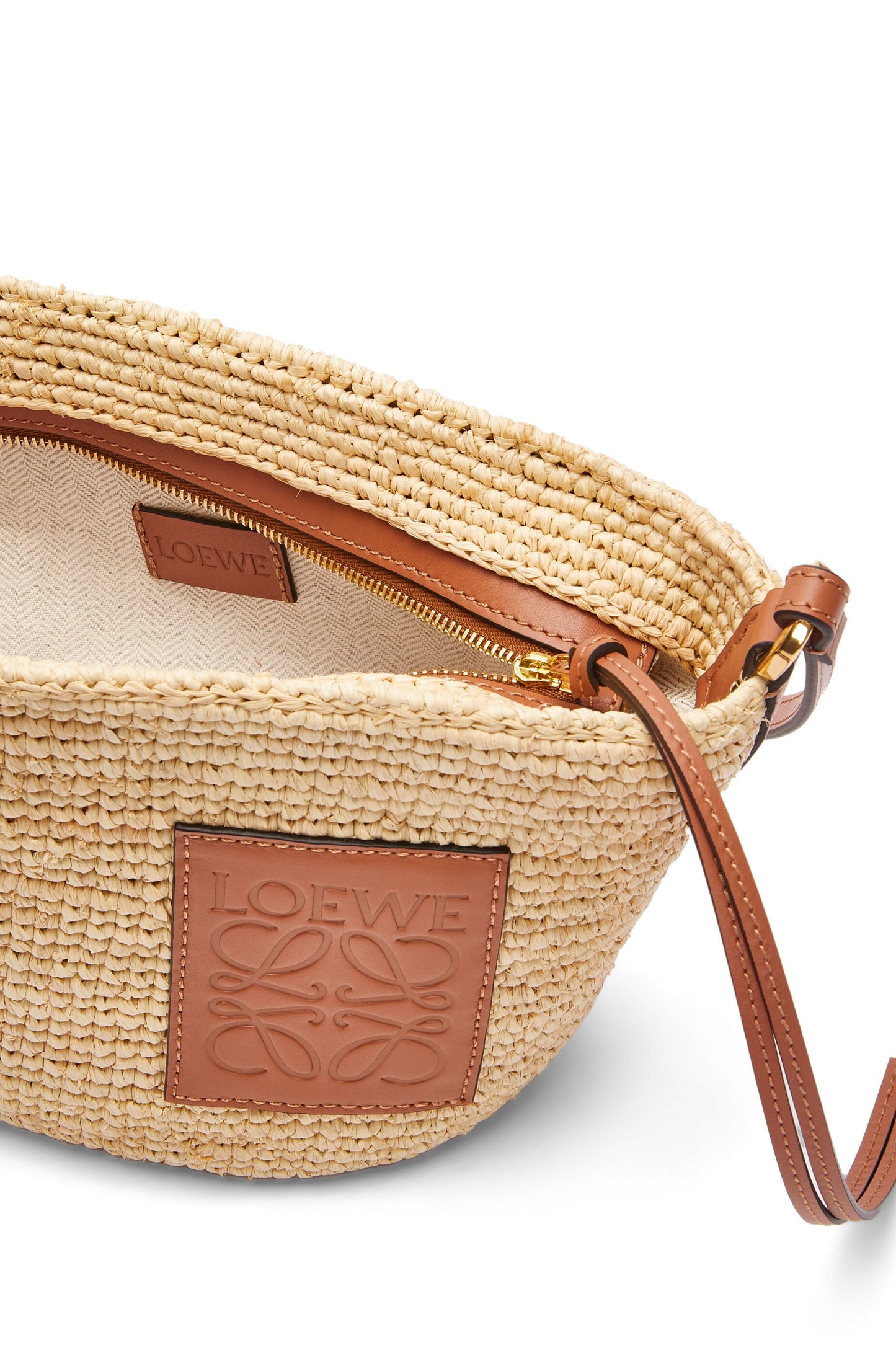 Slit pochette bag in raffia and calfskin