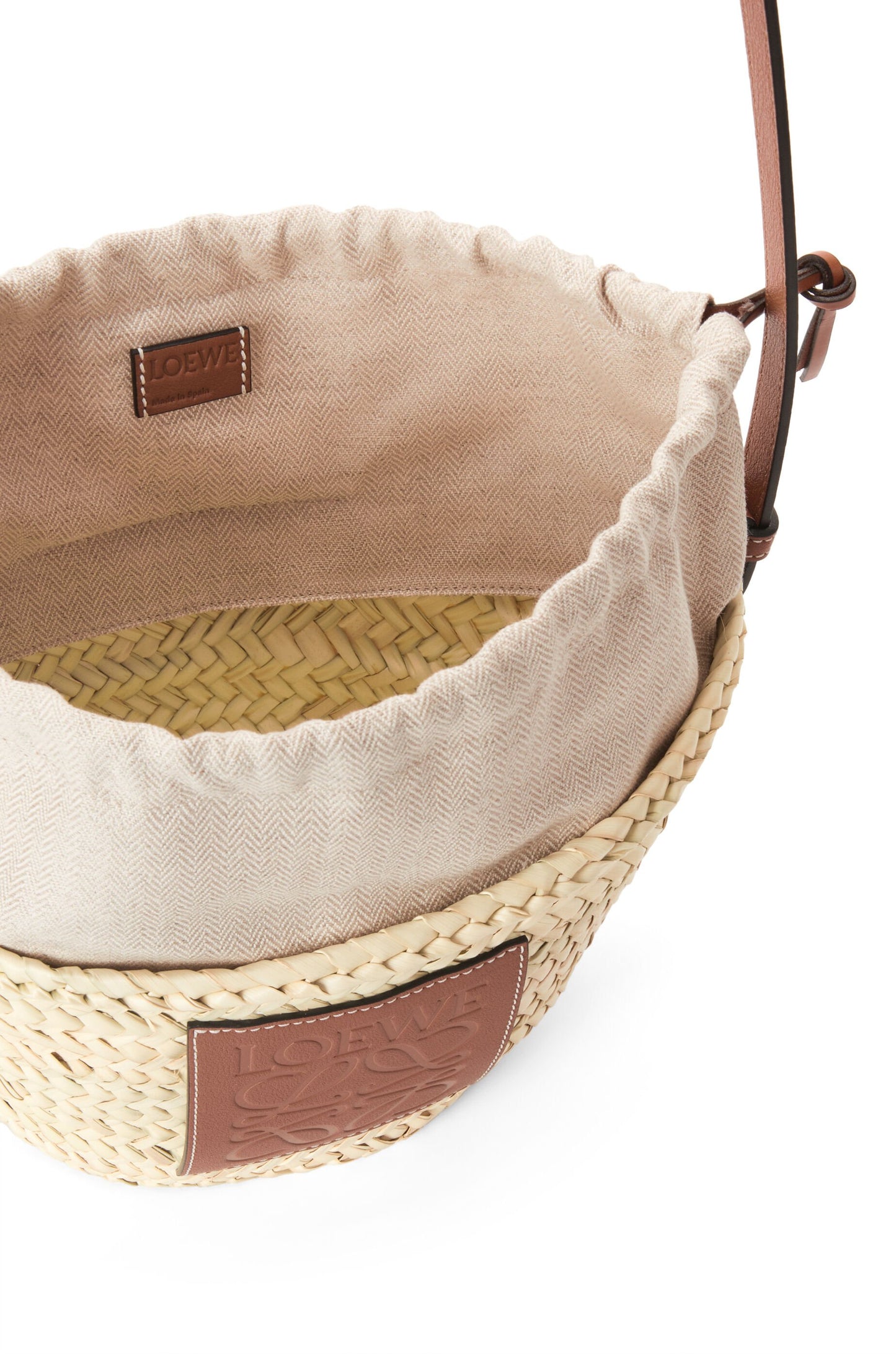 Drawstring bucket in palm leaf and calfskin