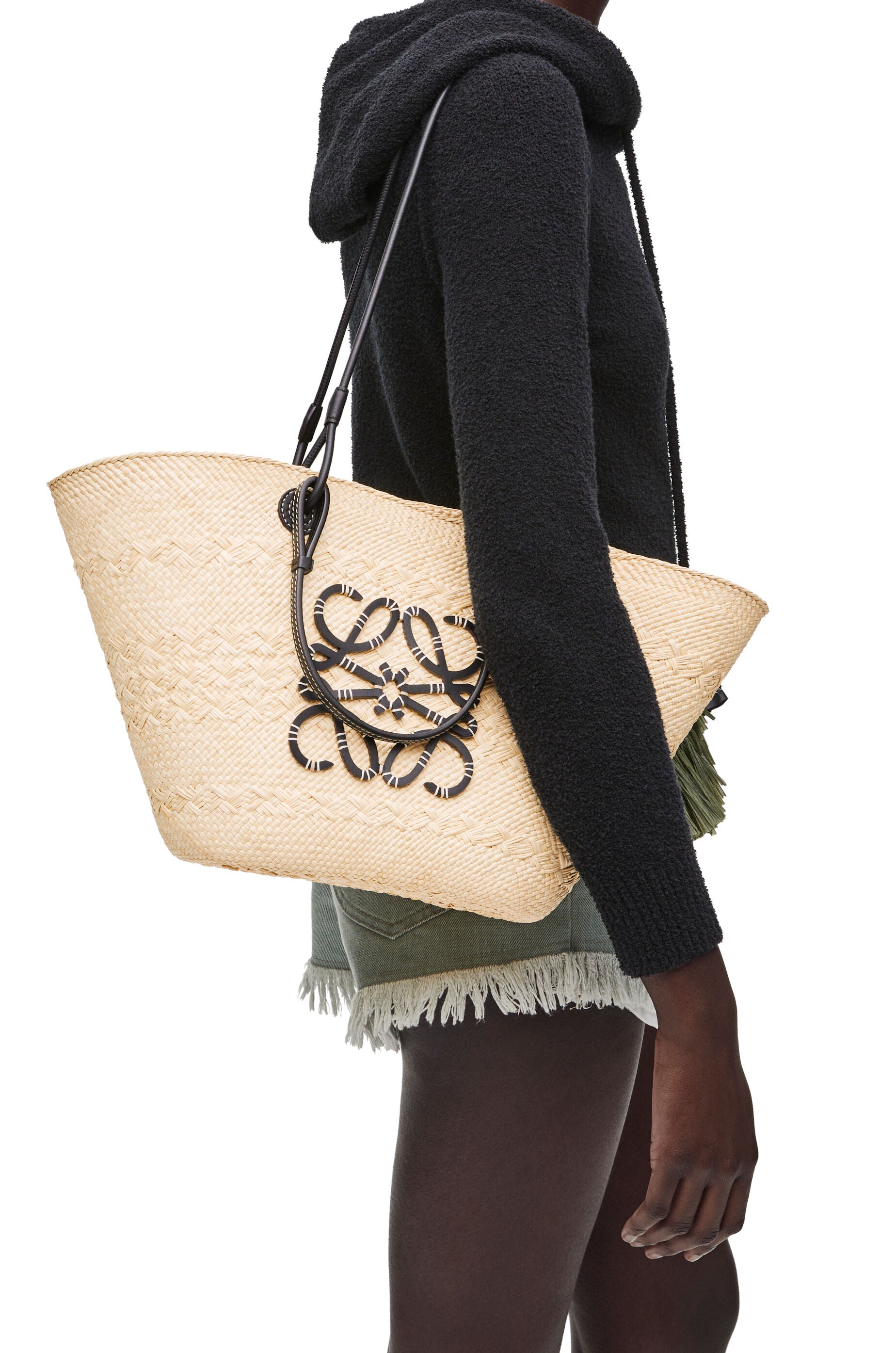 Medium Anagram Basket bag in iraca palm and calfskin - Hall Of Brand