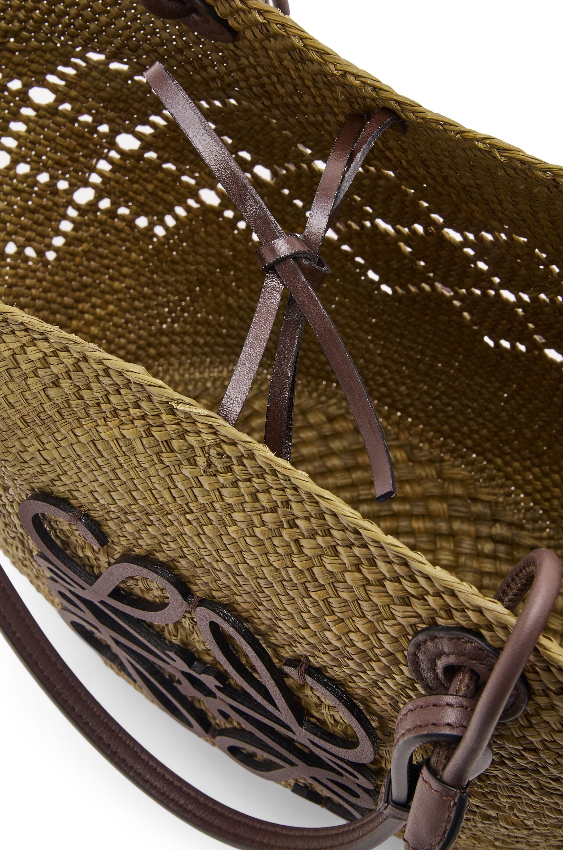 Medium Anagram Basket bag in iraca palm and calfskin - Hall Of Brand