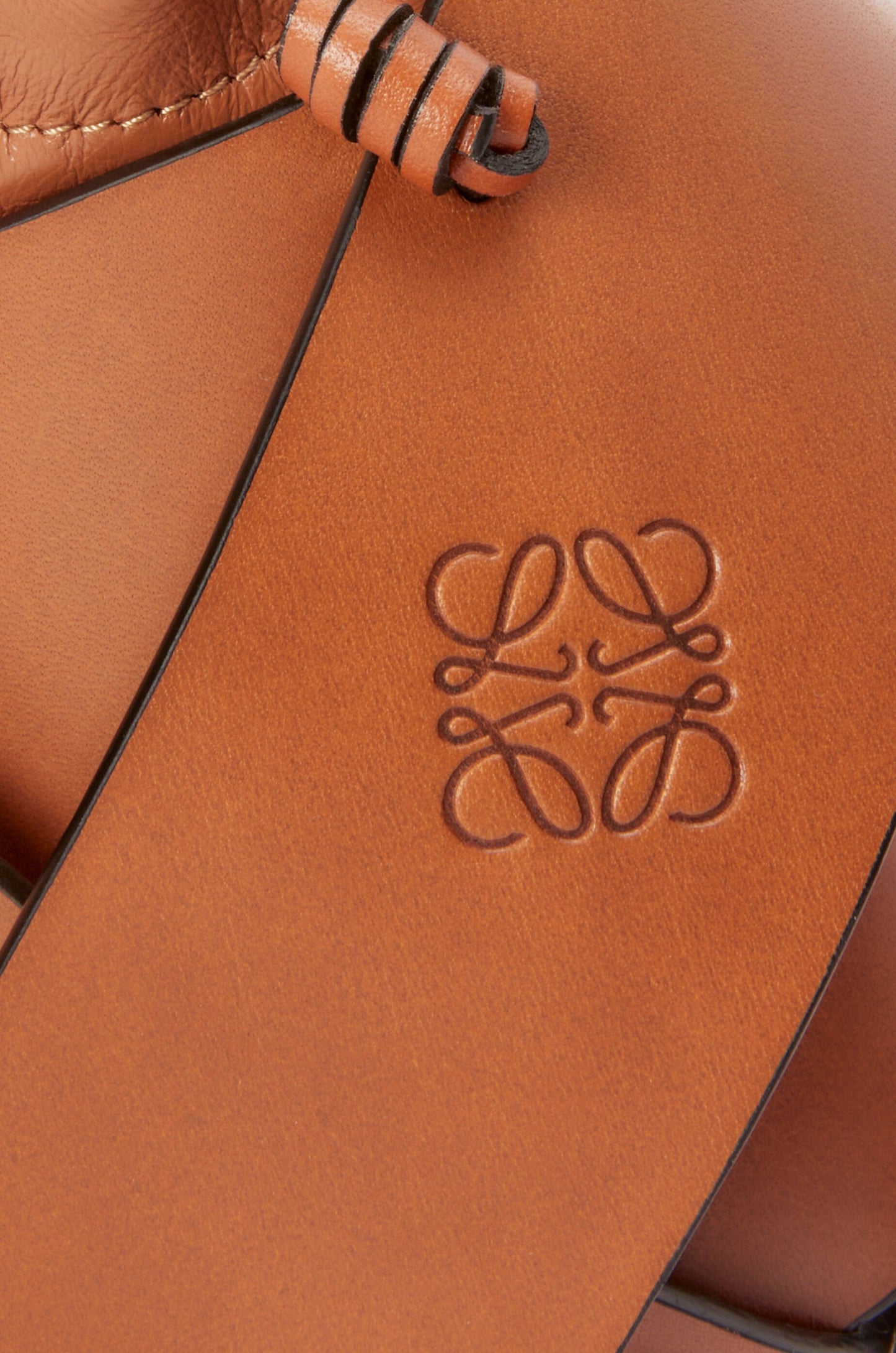 Interlaced pocket in calfskin