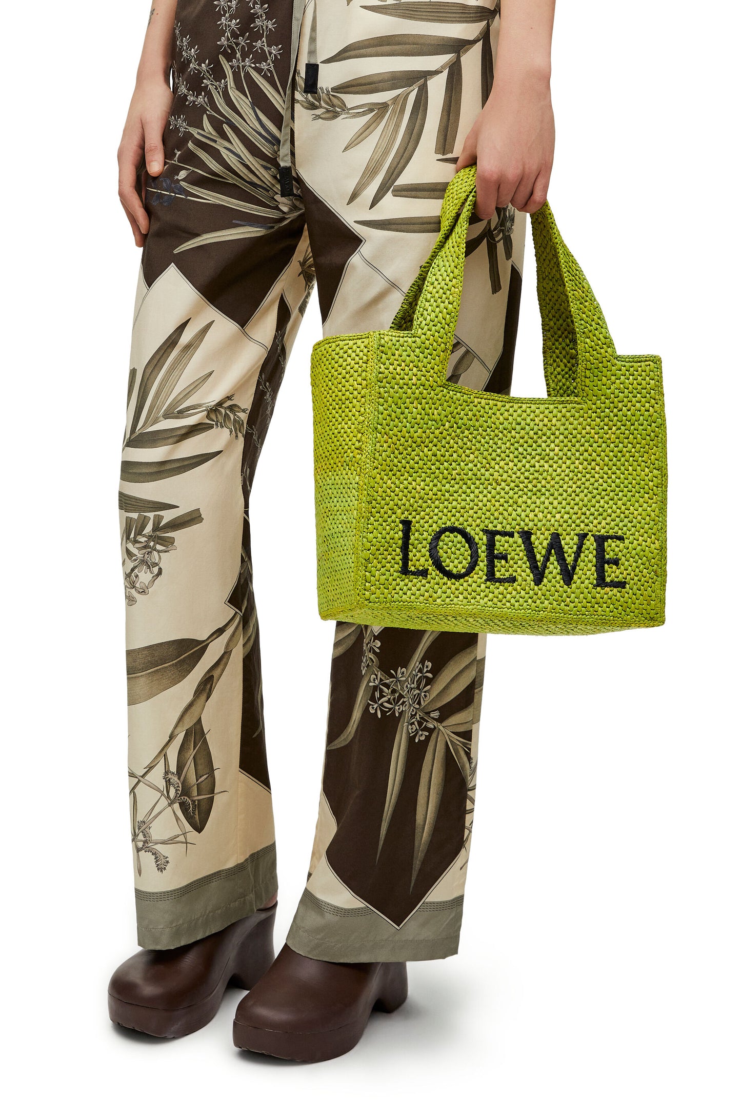 Medium LOEWE Font Tote in raffia