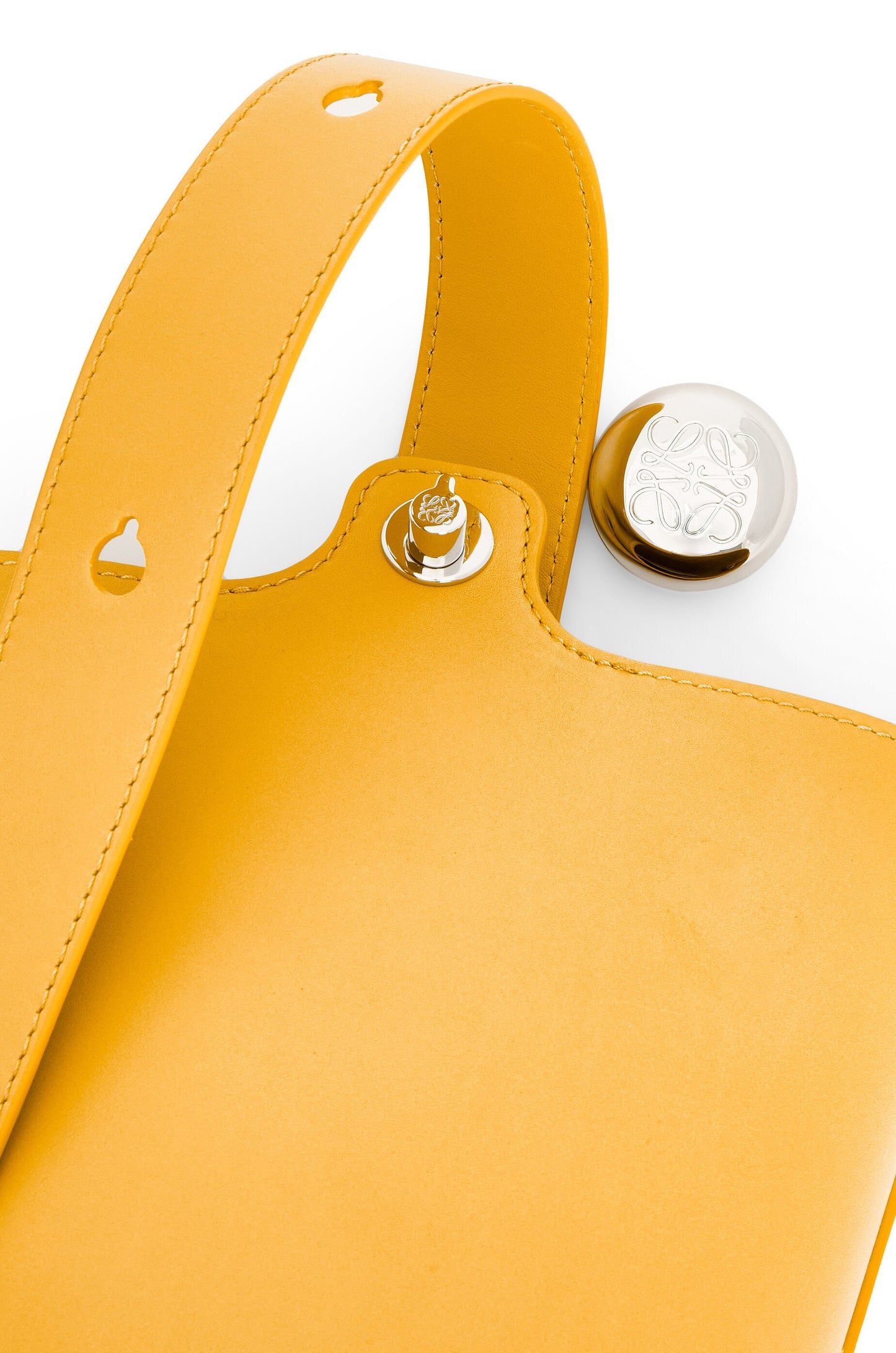 Mini Pebble bucket in mellow calfskin