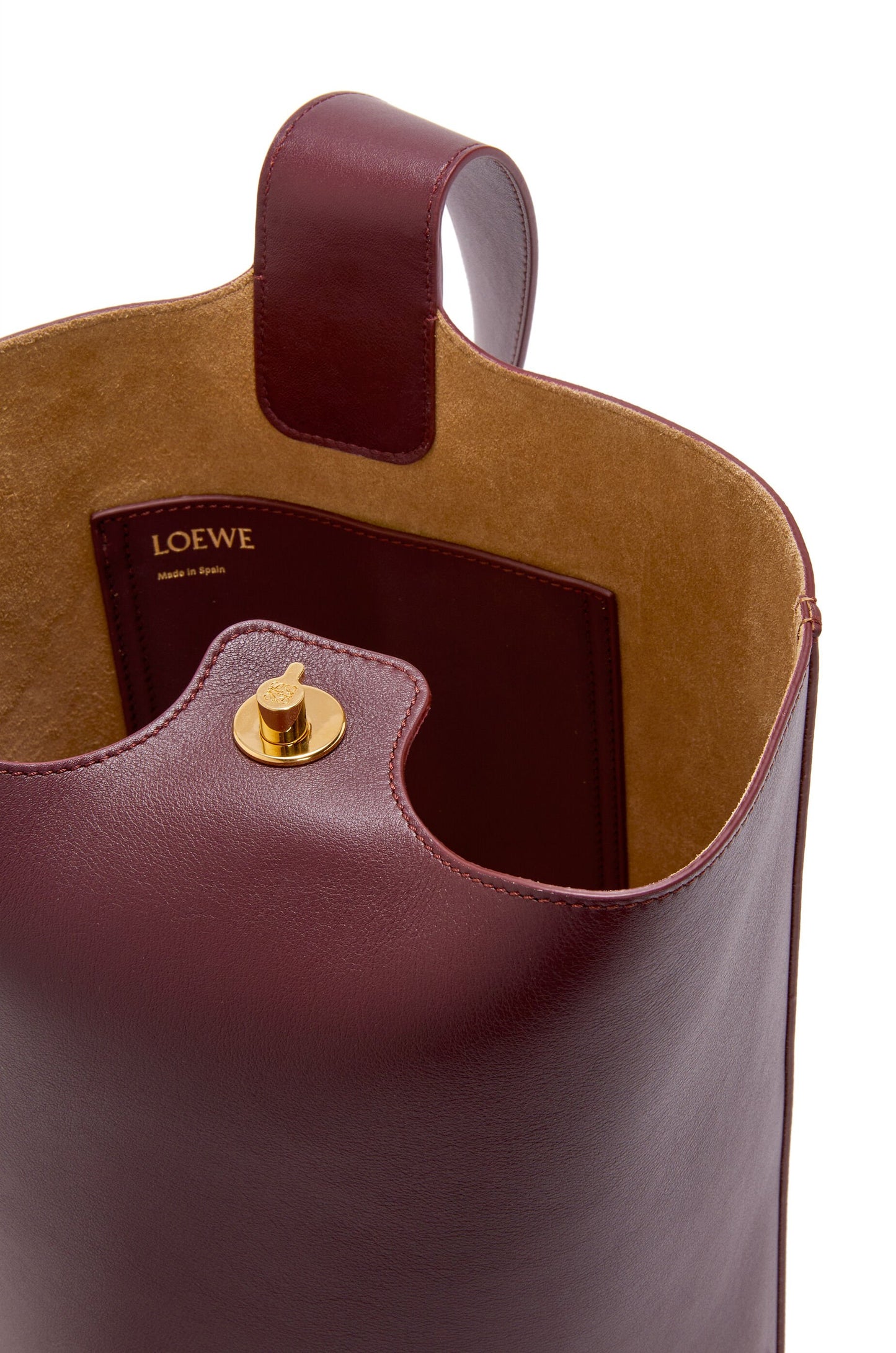 Medium Pebble bucket in mellow calfskin