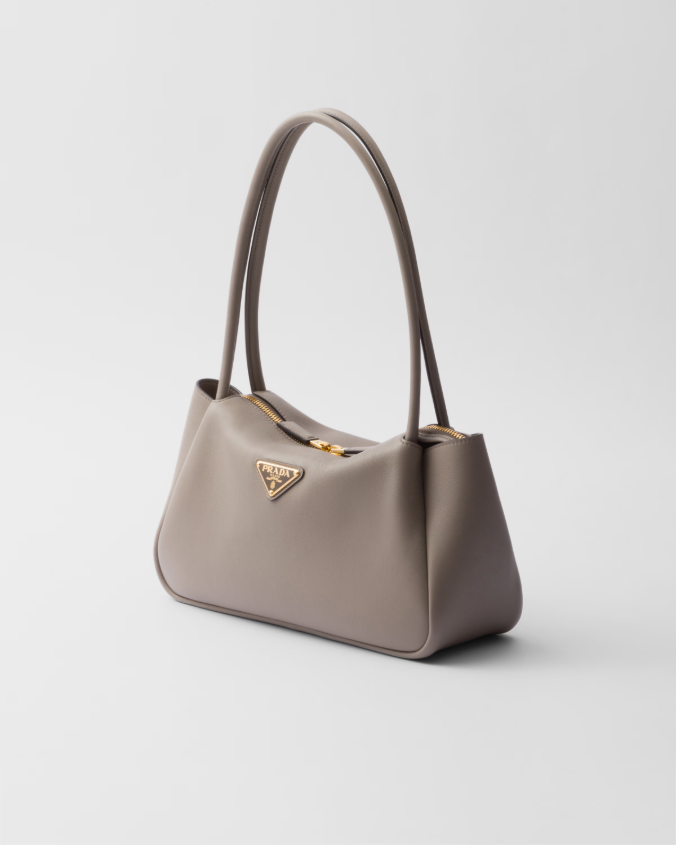 Medium leather handbag