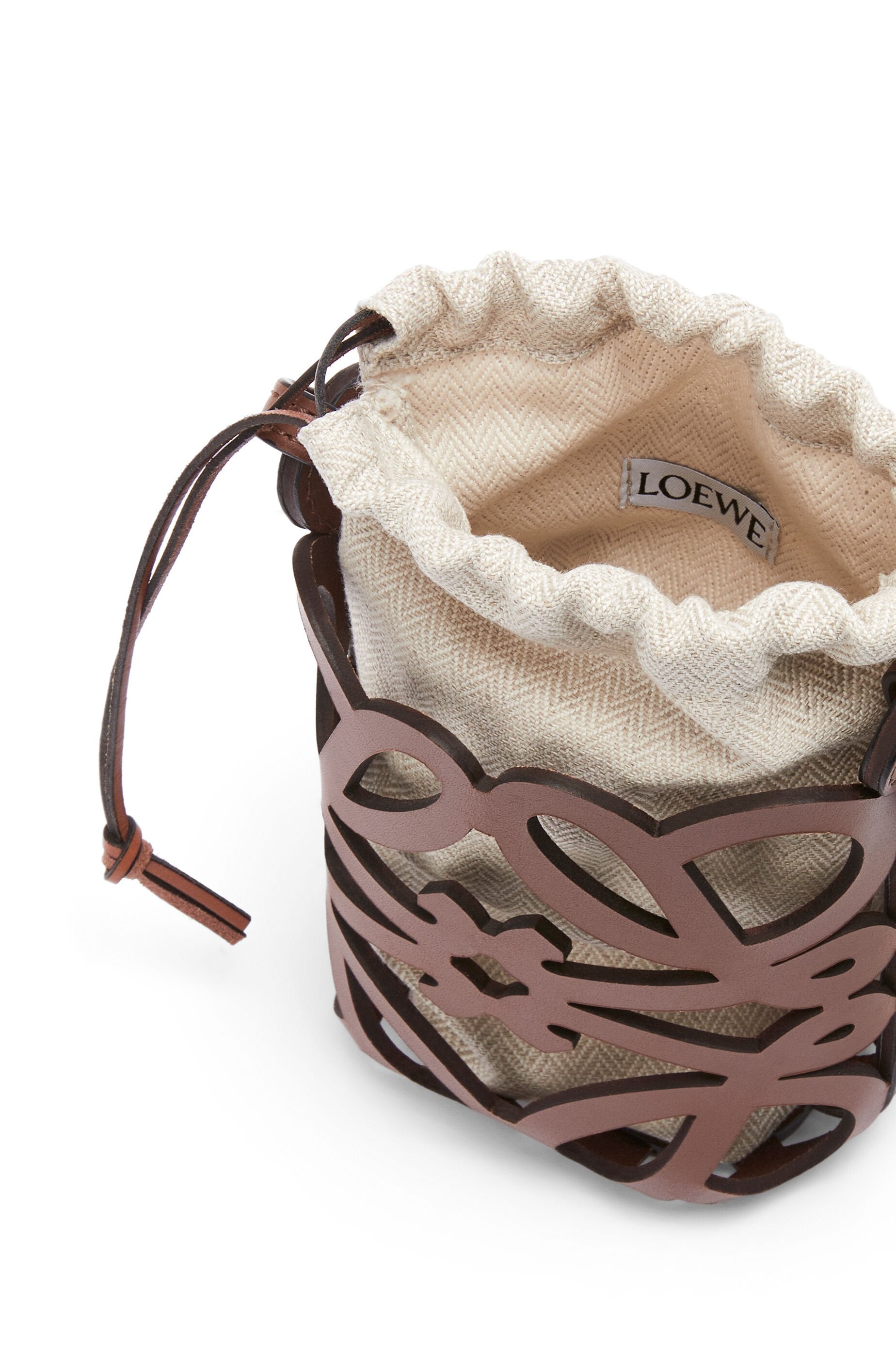 Anagram cut-out pocket in classic calfskin and canvas - Hall Of Brand