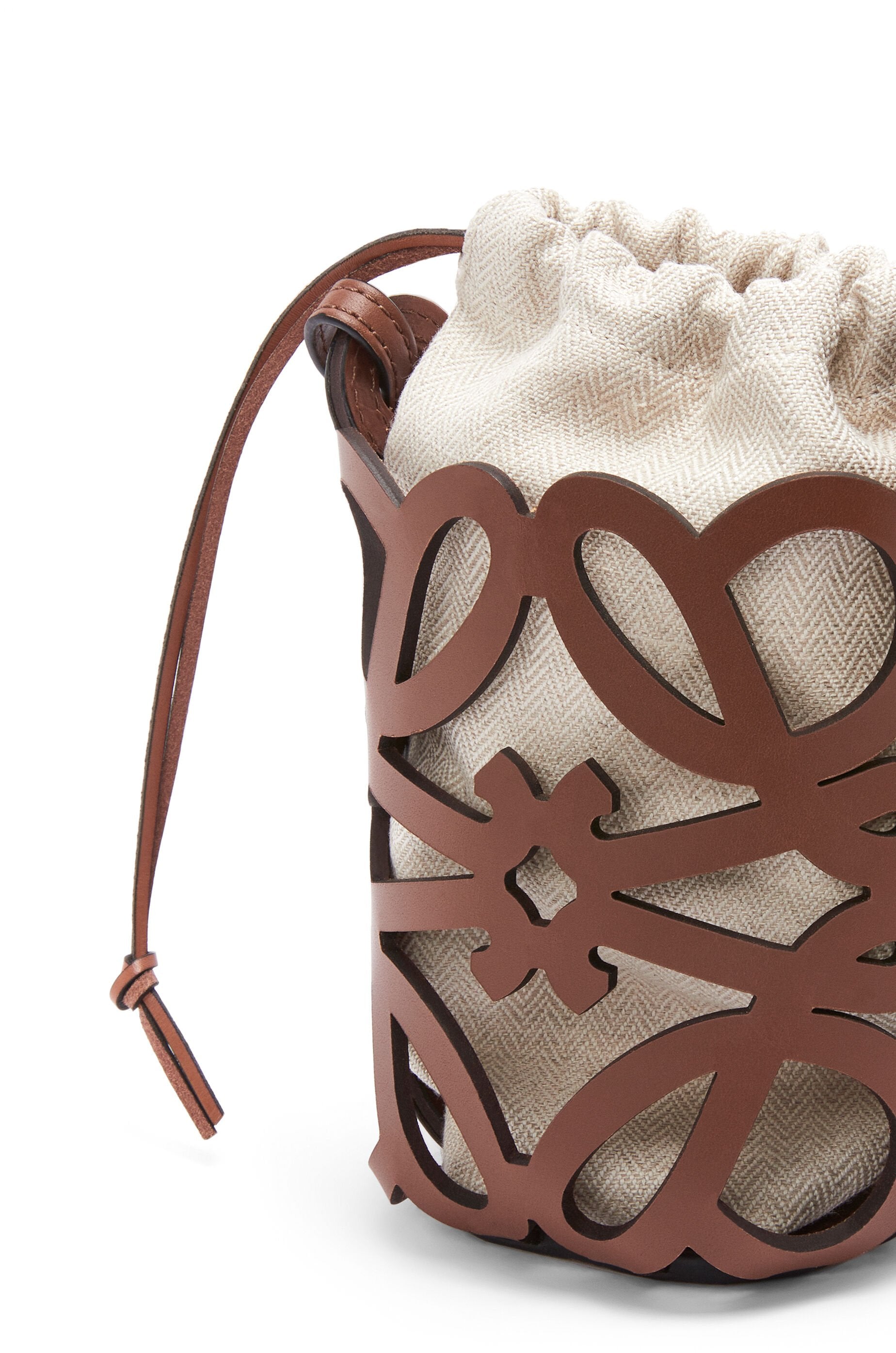 Anagram cut-out pocket in classic calfskin and canvas - Hall Of Brand