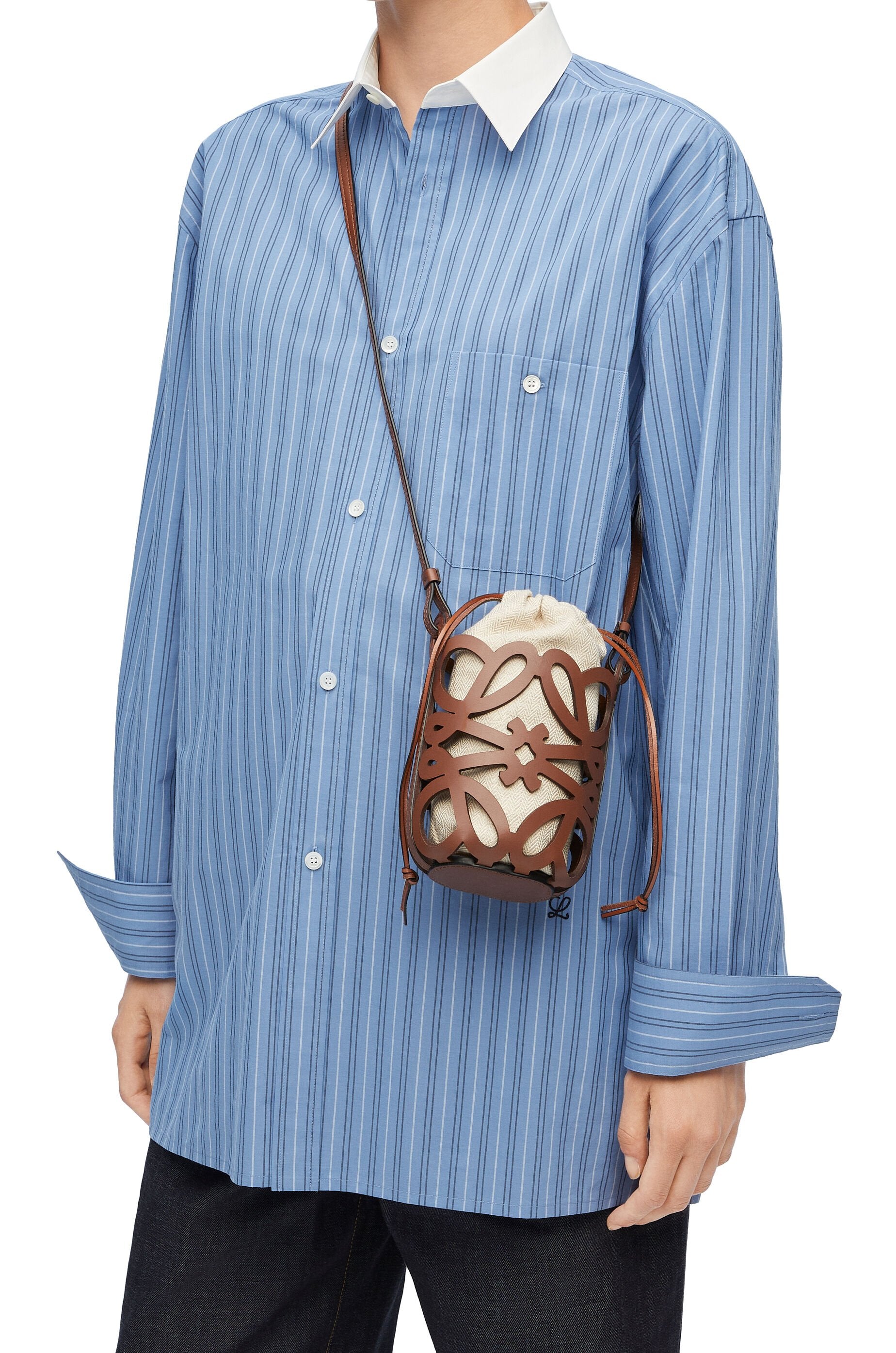 Anagram cut-out pocket in classic calfskin and canvas - Hall Of Brand