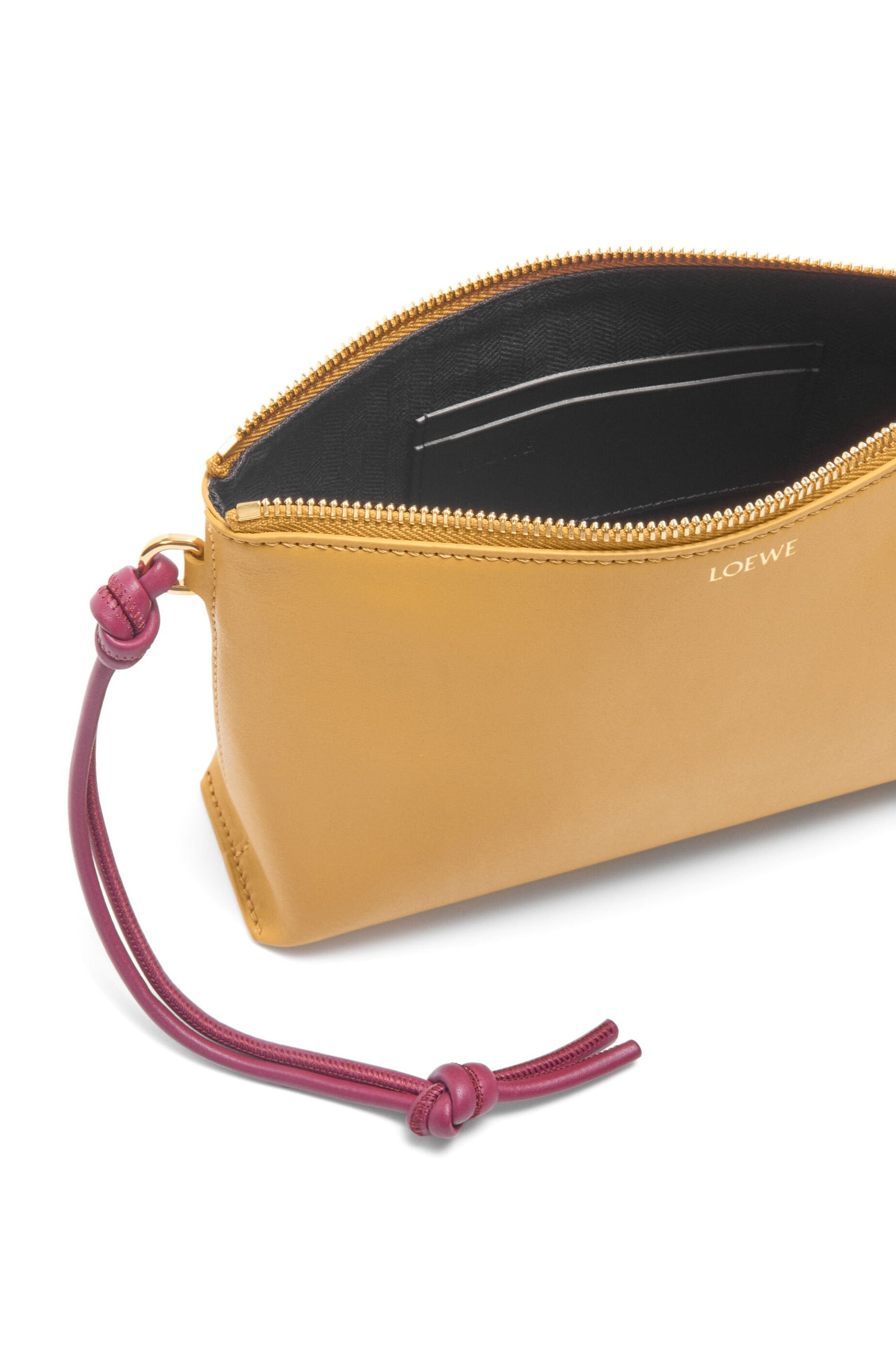 Knot T pouch in shiny nappa calfskin